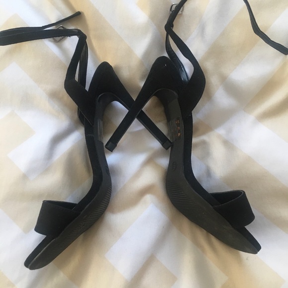 Fashion nova sandals - Picture 1 of 3